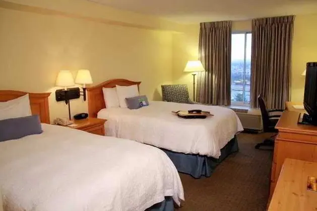 Hampton Inn & Suites Austin-Airport