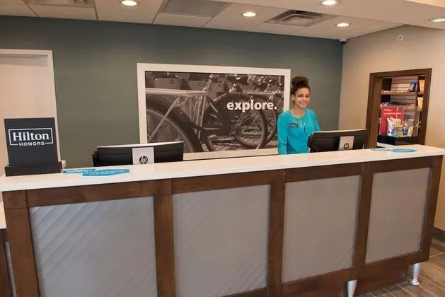 Hampton Inn & Suites Bay City - Lobi