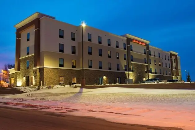 Hampton Inn & Suites Bismarck Northwest - Dış Mekan