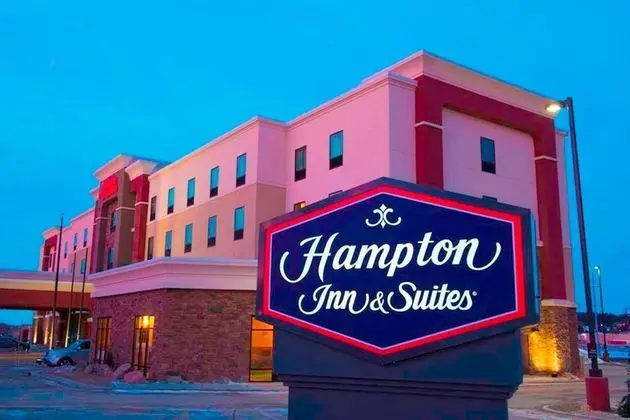 Hampton Inn & Suites Bismarck Northwest - Genel