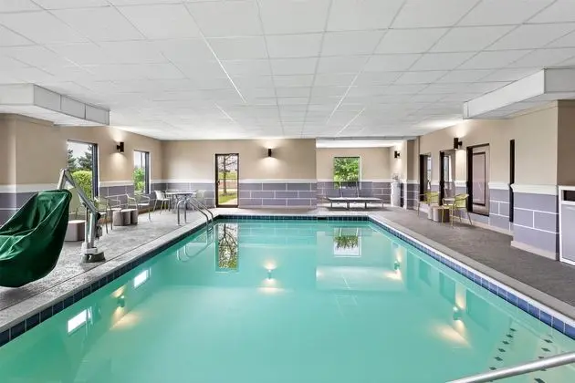 Hampton Inn & Suites Bolingbrook - Havuz
