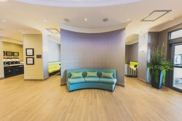 Hampton Inn and Suites Bolton - Lobi