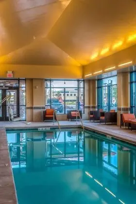 Hampton Inn and Suites Boulder North - Havuz