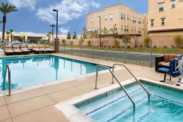 Hampton Inn & Suites Buena Park - Havuz