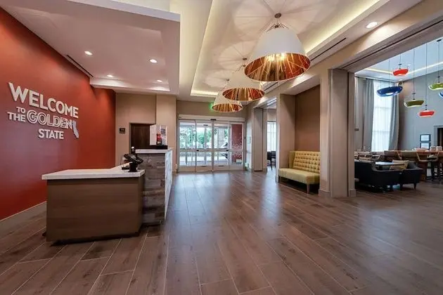 Hampton Inn & Suites Buena Park - Lobi