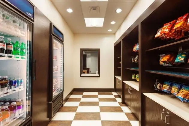 Hampton Inn and Suites Camp Springs/Andrews AFB, M