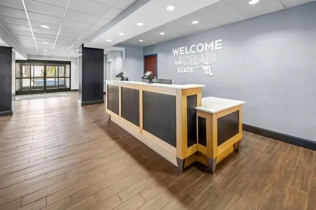 Hampton Inn and Suites Camp Springs/Andrews AFB, M - Lobi