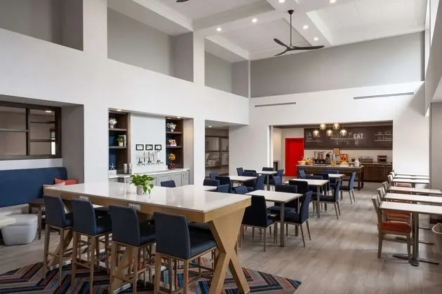 Hampton Inn & Suites Cape Cod-West Yarmouth - Lobi