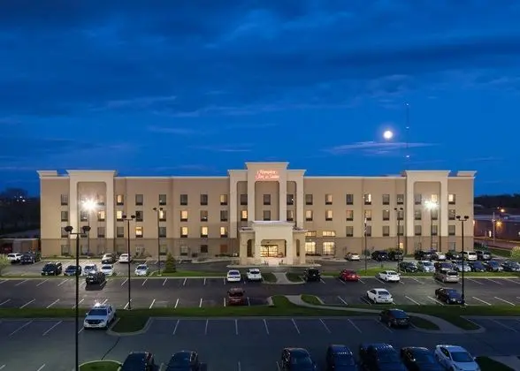Hampton Inn & Suites Cedar Rapids North - 1