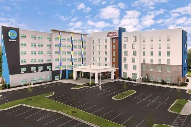 Hampton Inn & Suites Charlotte Airport Lake Pointe - 1
