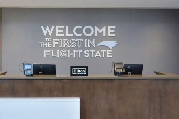 Hampton Inn & Suites Charlotte Northlake - Lobi