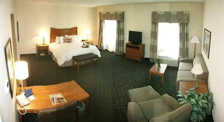 Hampton Inn & Suites Chesapeake-Square Mall