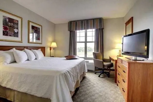 Hampton Inn & Suites Chicago Aurora