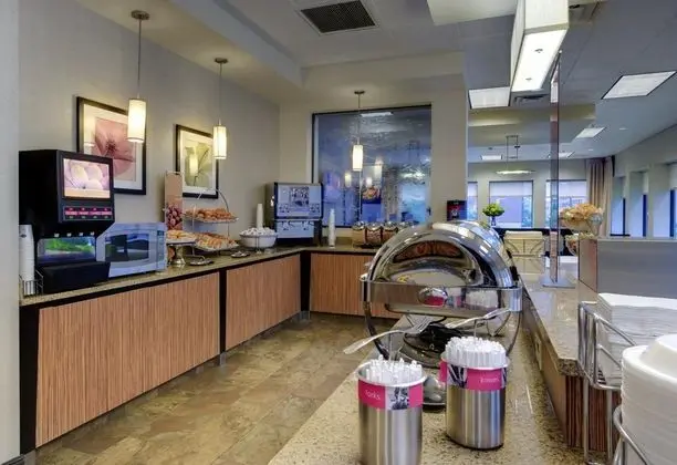 Hampton Inn & Suites Chicago-Downtown