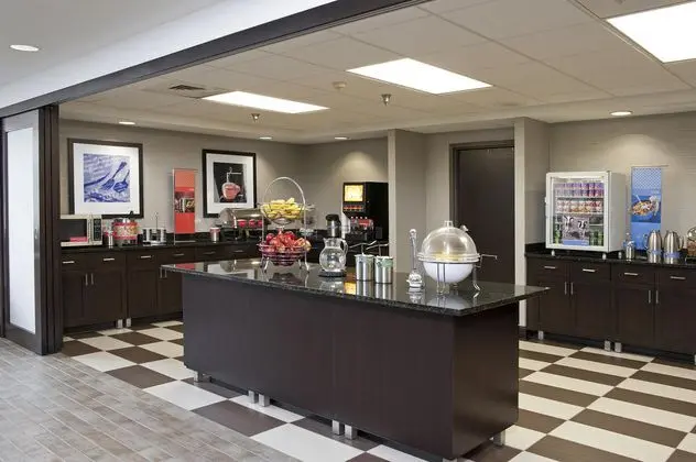 Hampton Inn & Suites Chicago Lincolnshire - Yeme / İçme