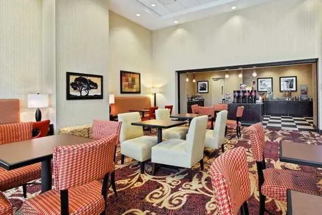 Hampton Inn and Suites Chicago/Mt. Prospect - Yeme / İçme