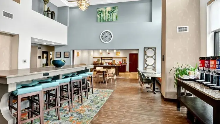 Hampton Inn & Suites Chippewa Falls, WI - Lobi