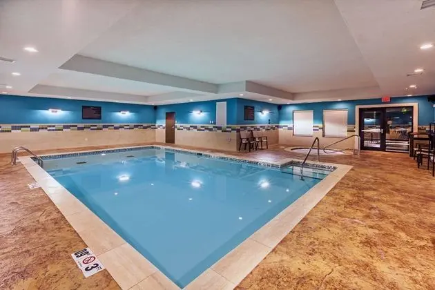 Hampton Inn and Suites Claremore, OK - Havuz