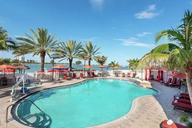 Hampton Inn & Suites Clearwater Beach - Havuz