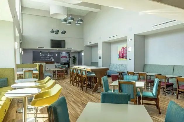 Hampton Inn & Suites Cleburne, TX - Lobi