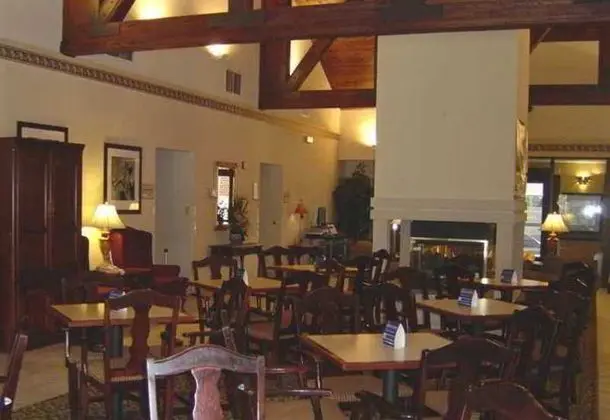 Hampton Inn & Suites Cleveland Airport Middleburg