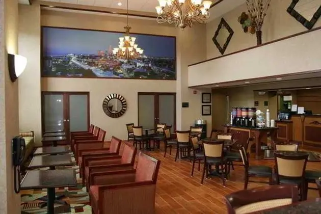 Hampton Inn & Suites Cleveland Mentor