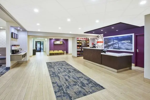 Hampton Inn & Suites Cleveland/Oakwood Village, OH - Lobi