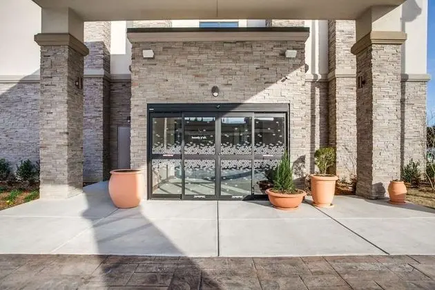 Hampton Inn&Suites Dallas-Central Expy/North Park - Genel