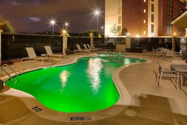 Hampton Inn & Suites Dallas/Lewisville-Vista Ridge Mall, TX - Havuz