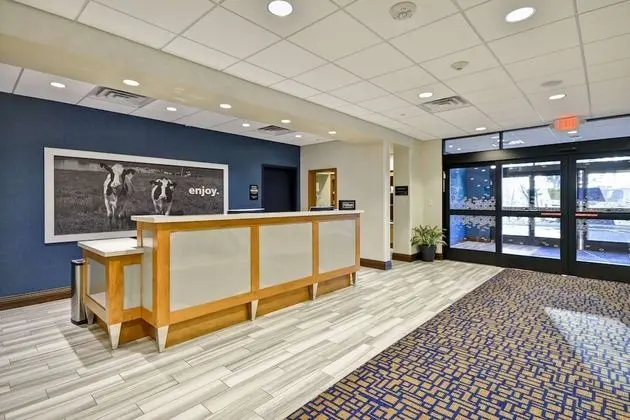 Hampton Inn & Suites Dallas/Plano-East - Lobi