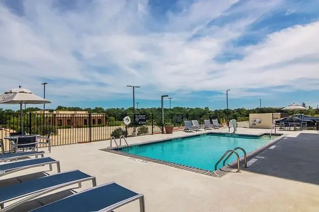 Hampton Inn & Suites Dallas/Richardson, TX - Havuz