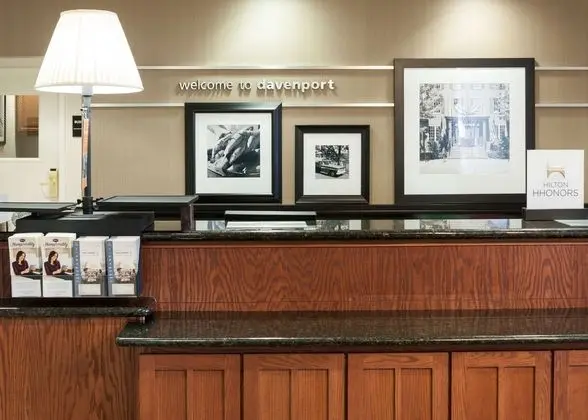 Hampton Inn & Suites Davenport - Lobi