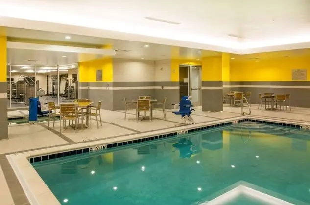Hampton Inn & Suites Denver Downtown-Convention Center - Havuz