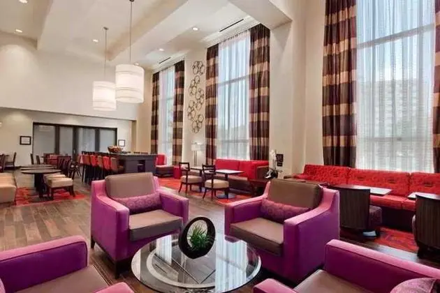Hampton Inn & Suites Detroit/Airport-Romulus