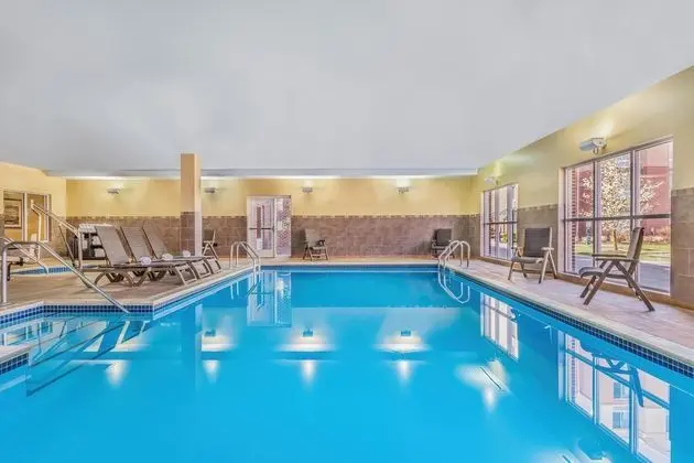 Hampton Inn & Suites Detroit/Airport-Romulus - Havuz