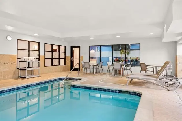 Hampton Inn & Suites Detroit-Canton - Havuz