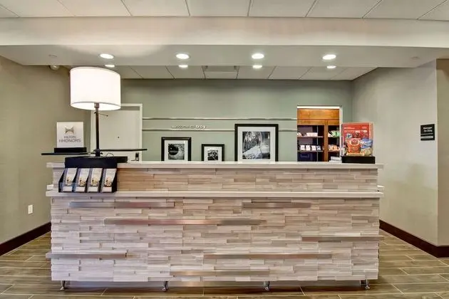 Hampton Inn & Suites Detroit/Troy - Lobi