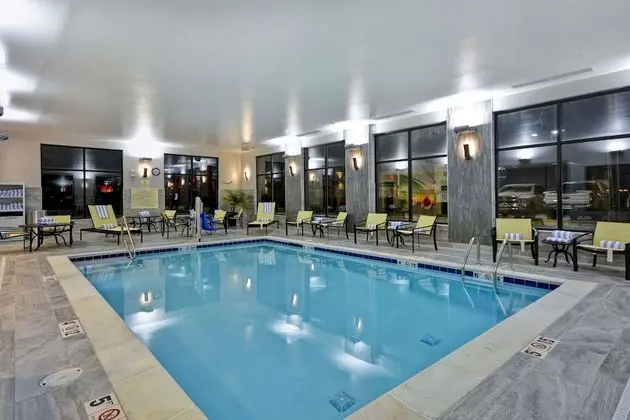Hampton Inn & Suites Detroit/Warren - Havuz