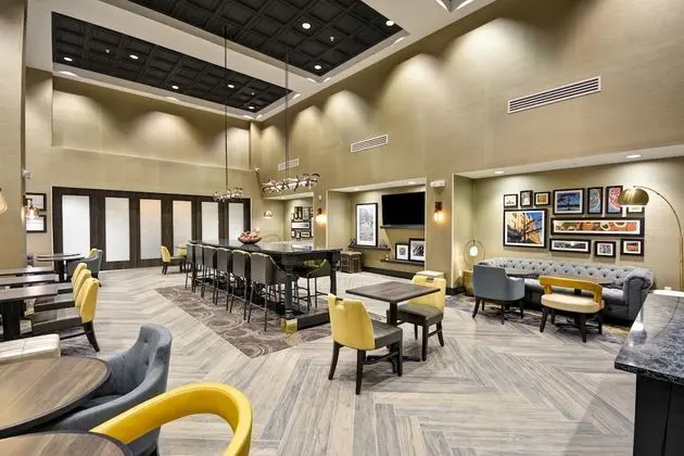 Hampton Inn & Suites Detroit/Warren - Lobi