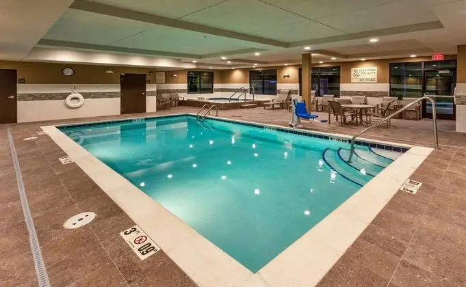 Hampton Inn & Suites Duluth North/Mall Area - Havuz