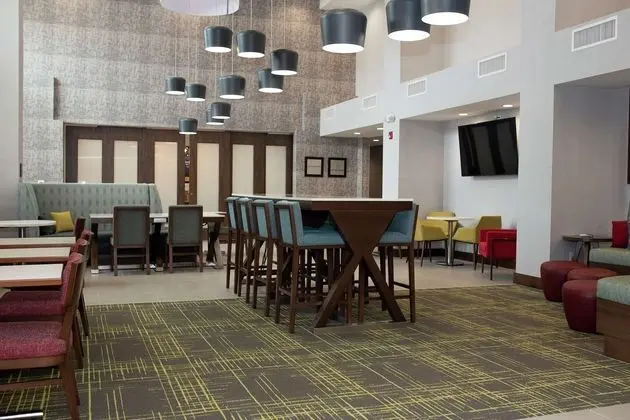 Hampton Inn & Suites Dundee - Lobi