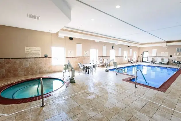 Hampton Inn & Suites Effingham, IL - Havuz
