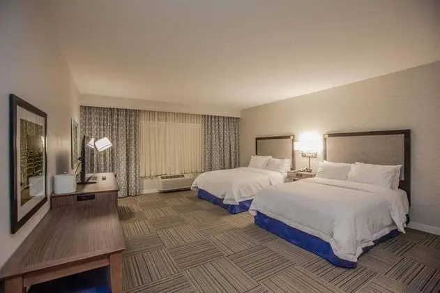 Hampton Inn & Suites Emerson @ Lakepoint