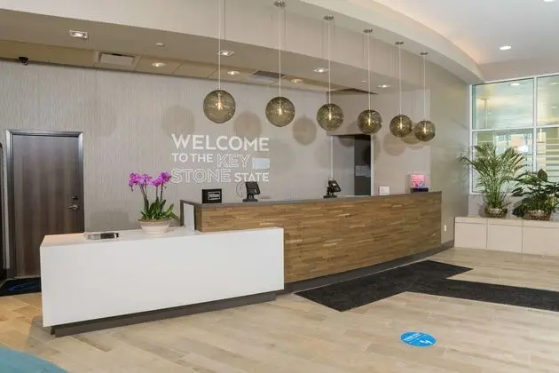 Hampton Inn & Suites Erie Bayfront - Lobi