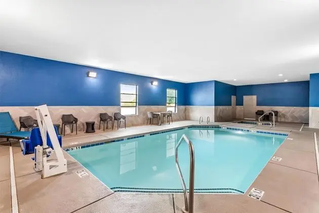 Hampton Inn & Suites Farmington - Havuz