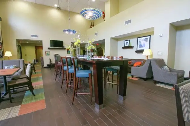 Hampton Inn & Suites Flowery Branch Lake Lanier - Lobi