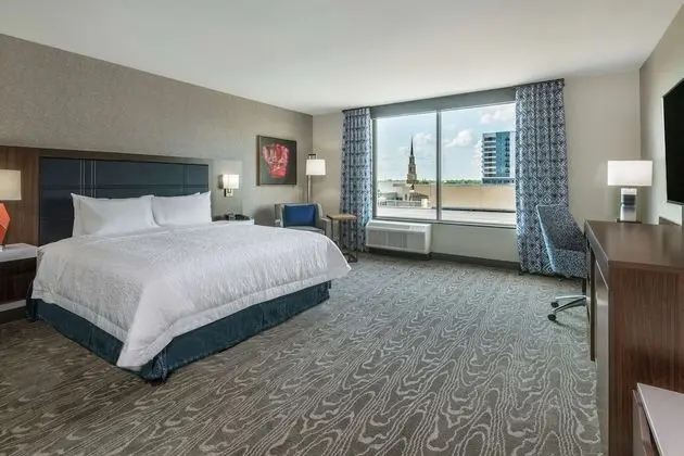 Hampton Inn & Suites Fort Wayne Downtown