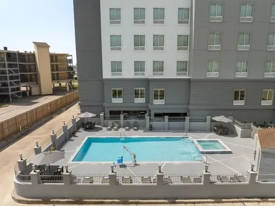 Hampton Inn & Suites Galveston - Havuz