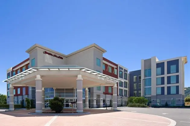 Hampton Inn & Suites Gilroy, CA