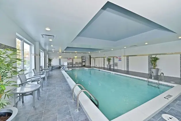 Hampton Inn & Suites Greensboro/Coliseum Area, NC - Havuz